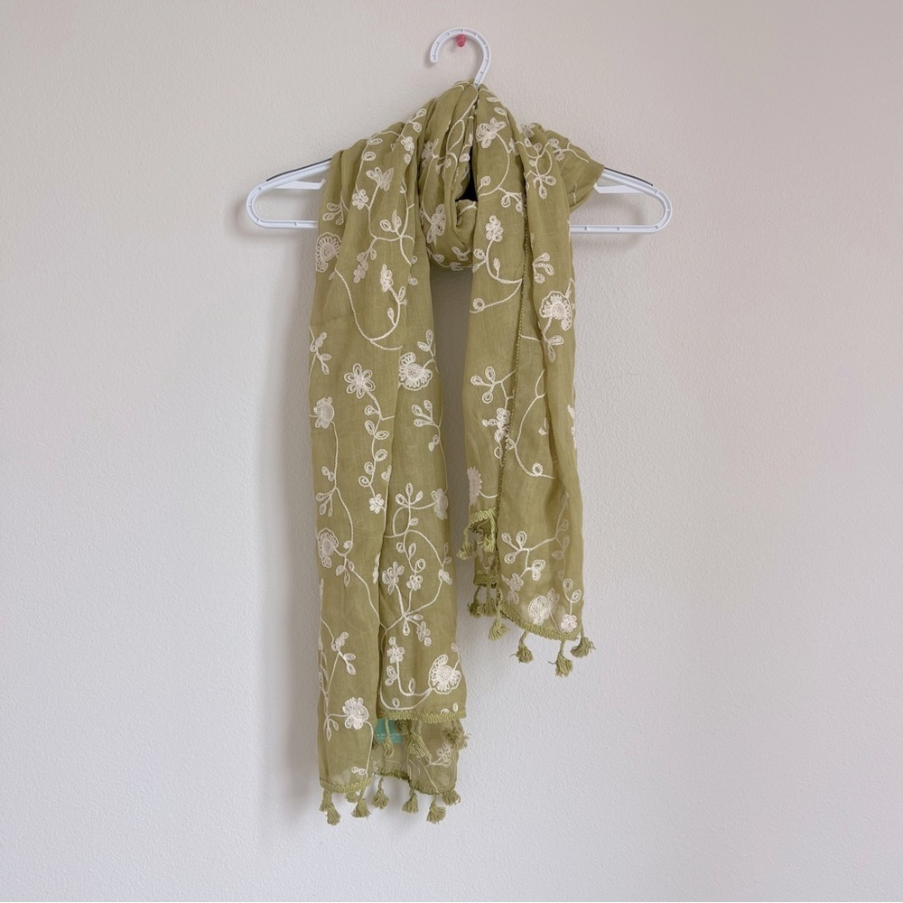 NWT LOF Love of Fashion Cotton Green White embroidery scarf